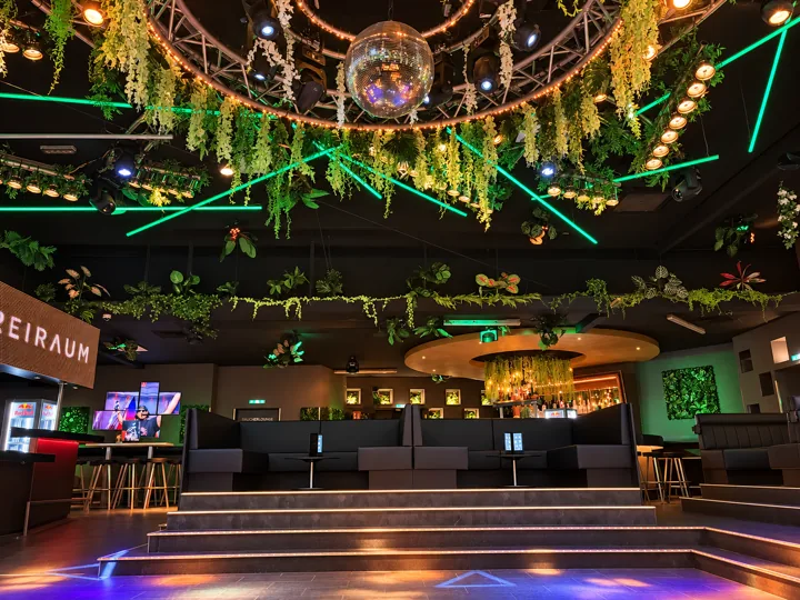VIP Gold · Lounges 5 und 6 am Dancefloor