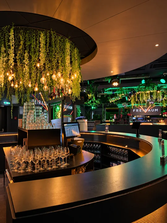Die Rundbar · Drinks und Blick ins Clubgeschehen