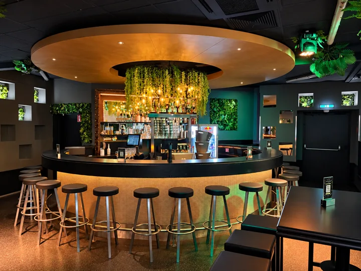 Die Rundbar · Drinks und Blick ins Clubgeschehen